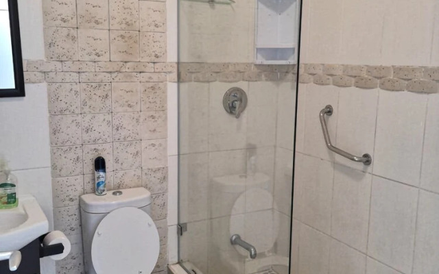 Isikhulu.53-55 North beach ,Umdloti. KwaZulu-Natal