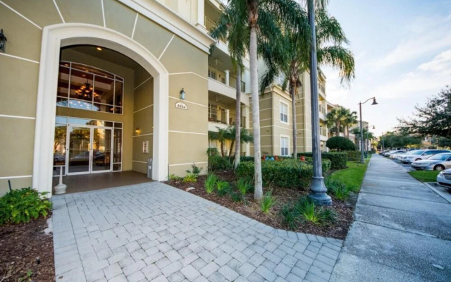 New Vista Cay Lyrica Near Pool Minutes to All Parks and Convention Center