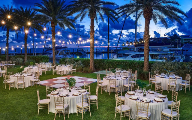Faro Blanco Resort & Yacht Club Marathon, Curio by Hilton