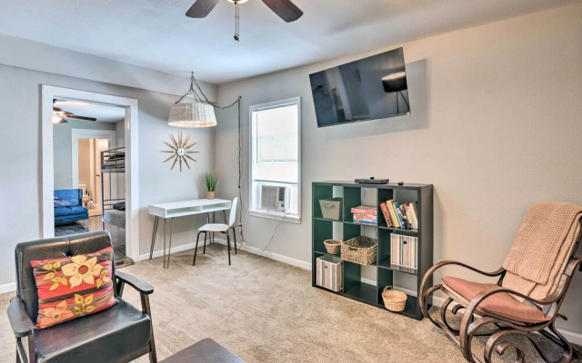 Cozy Galveston Apartment - Walk to Beach & Dining