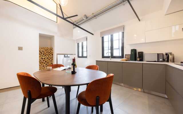 Contemporary One Bedroom Apartment - Borough