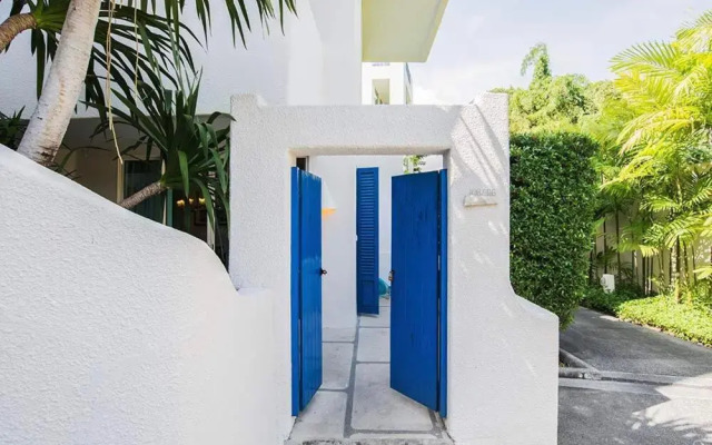 Chelona huahin beachfront resort condo