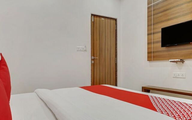 OYO Flagship 26583 Hotel Kohinoor Plaza