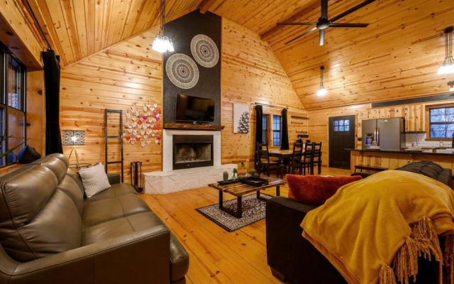 Cabin Creek Fire Pit Hot Tub