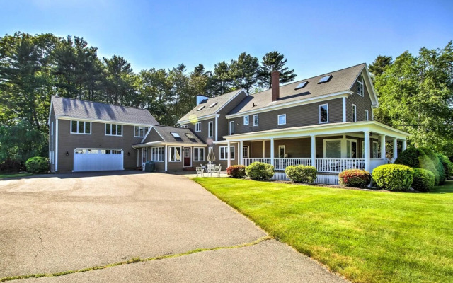 Large Kennebunk Home, Walk to Beach < 2 Mi to Town
