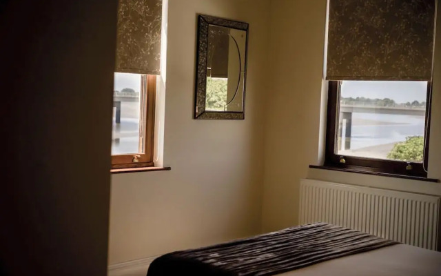 Shard Riverside Hotel, Bar & Restaurant