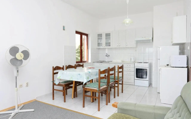 Apartments with a parking space Lokva Rogoznica, Omis - 10358