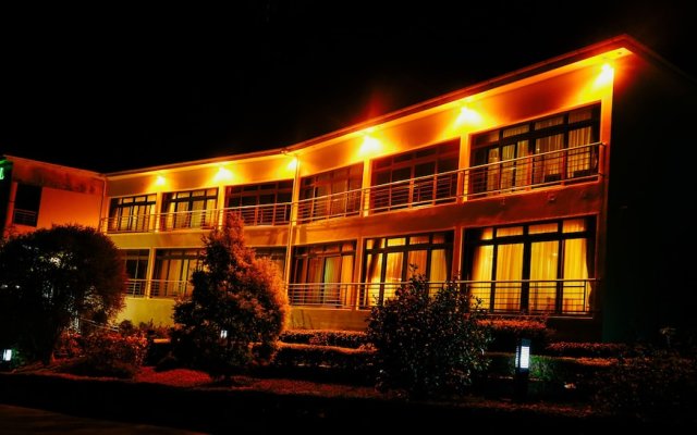 Igongo Country Hotel and  Cultural Centre