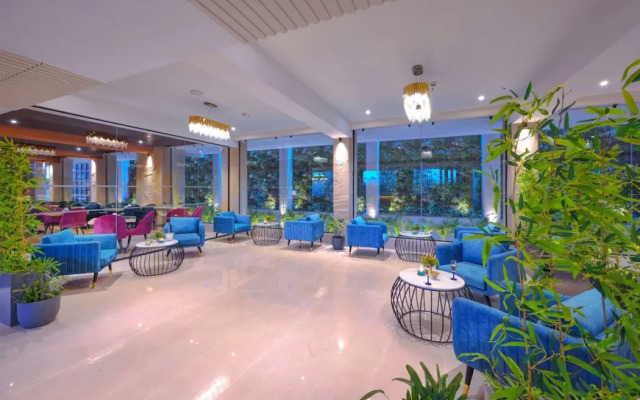 Royale Sarovar Portico Agra