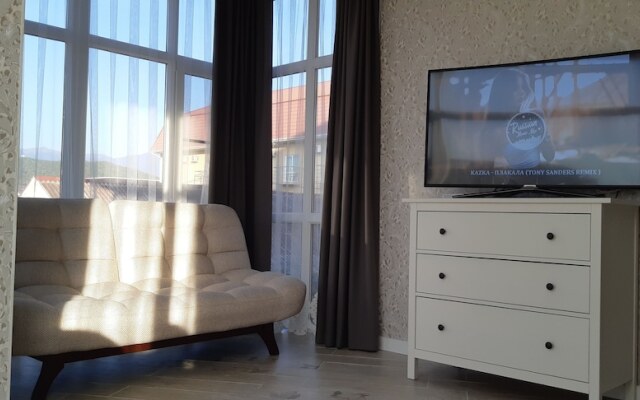 Nizhneimeretinskya apt 22