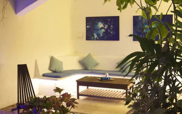 Aqualuna Boutique by Sunrise