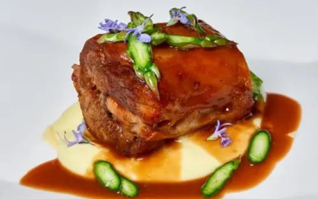 Chateau Pago De Cirsus