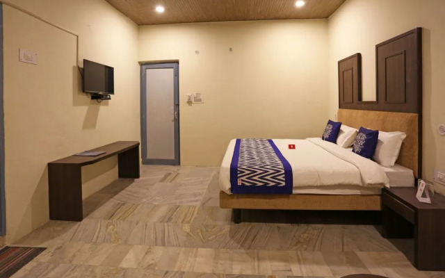 OYO 4828 Osho Resorts Deluxe