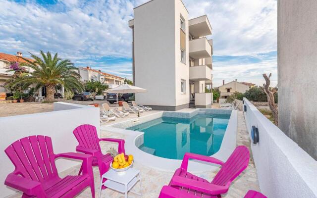 Star 1 modern & centrally ap for 4