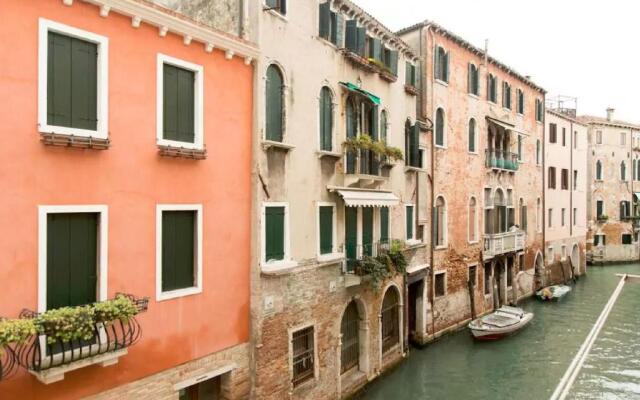 Dreaming Venice Apartment