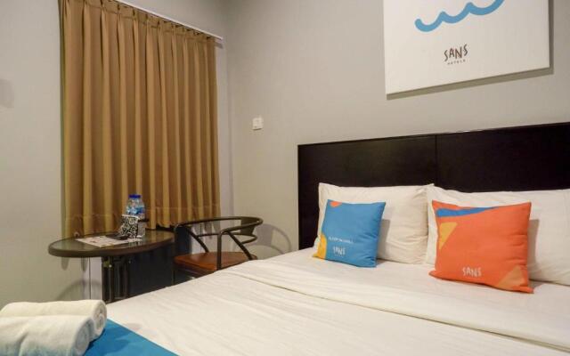 SANS Hotel Empress Simpang Lima