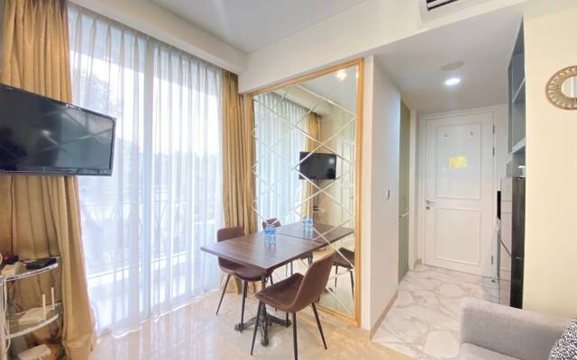 Modern Studio Room With Jacuzzi At Art Deco Apartment