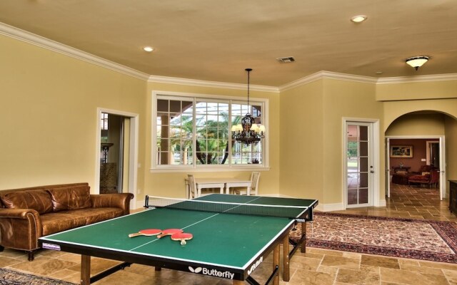 Solterra Vacation Rental: Luxury 3-BR Condo with Lake & Golf Views. Access to Luxury Pool, Hot Tub, and Golf Courses at Lely Resort. Close to Naples Beaches, 5th Avenue S, and Marco Island