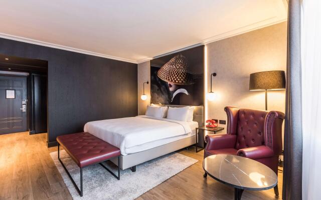 Radisson RED Hotel London Heathrow