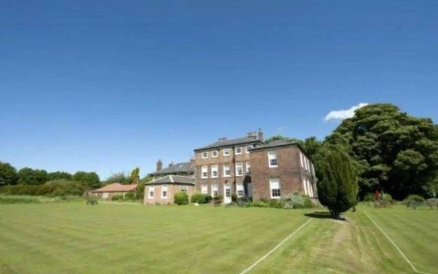 Rowley Manor Hotel
