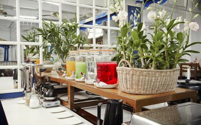 The Krungkasem Srikrung Hotel