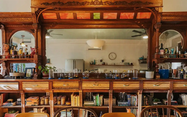 Wyatt's Saloon Guest House 2