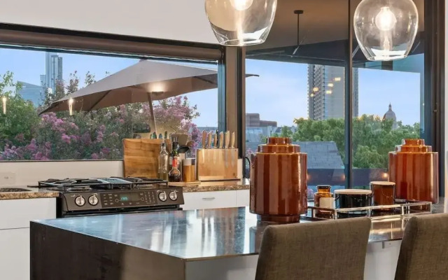2BR Designer Condo East Downtown Austin