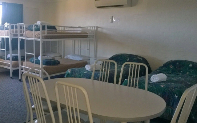 Canberra Carotel Motel