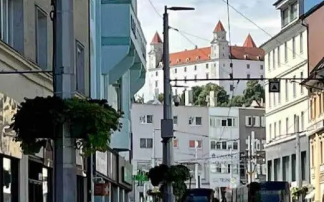 1 st may plaza de luxe