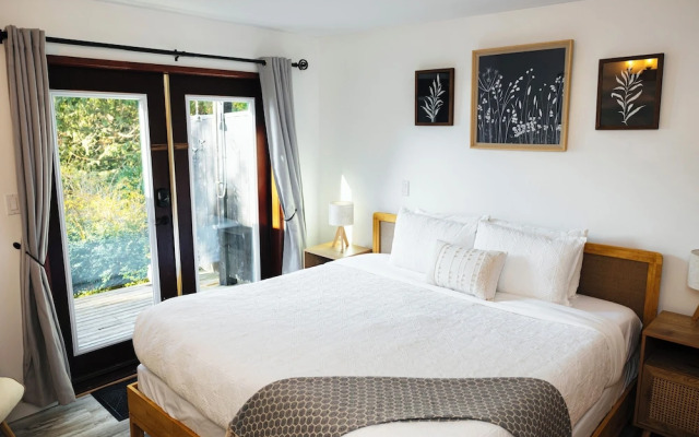 Tofino Oceanfront Hotel Suite 3