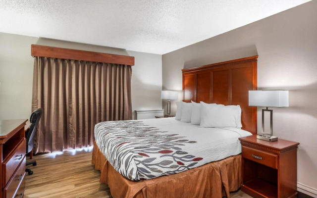 Red Roof Inn & Suites Sulphur Springs