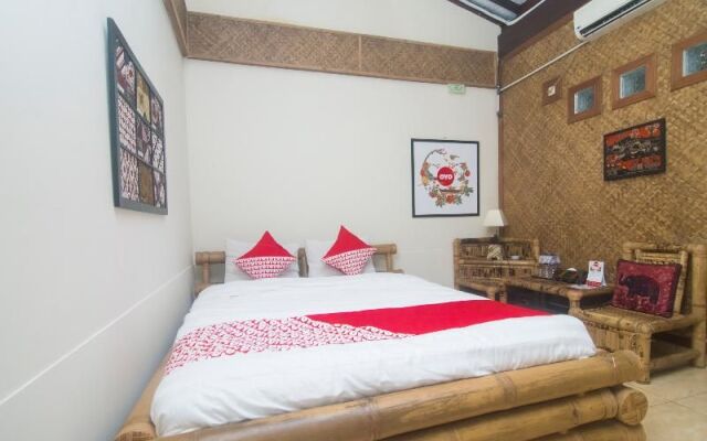 OYO 326 Ndalem Padma Asri Guest House