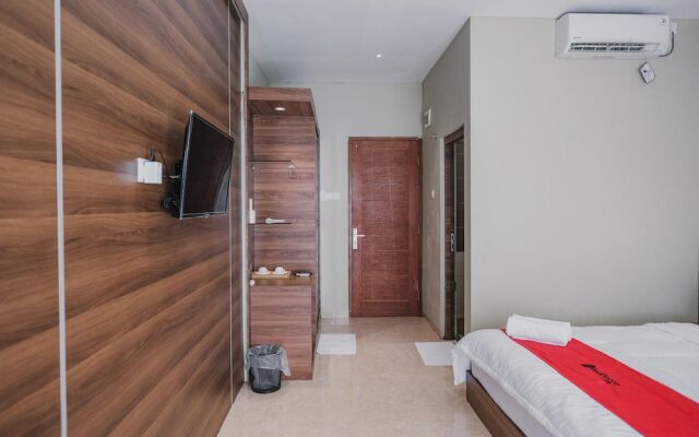 RedDoorz Premium @ Permata Baloi Green