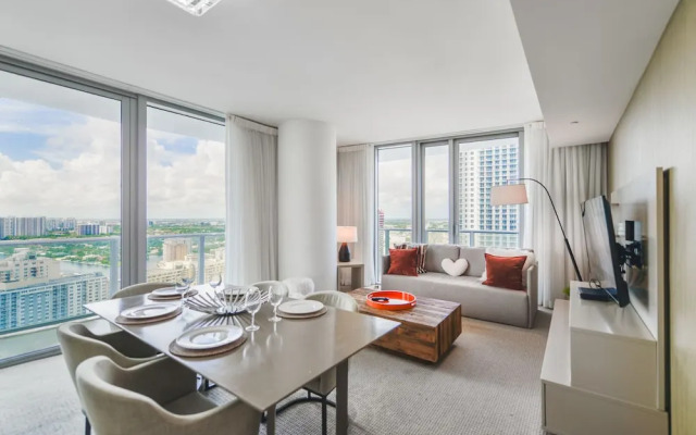 Stunning Condo, City Views