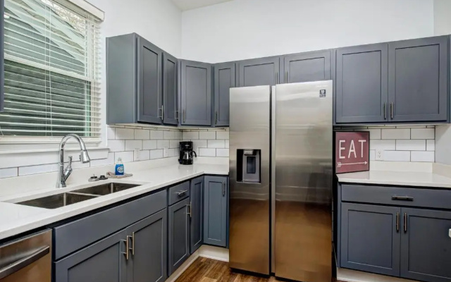 Cozy Stringtown GEM 1 Mile To Downtown!