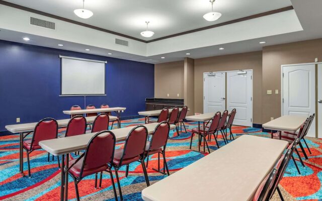 La Quinta Inn & Suites Cleveland