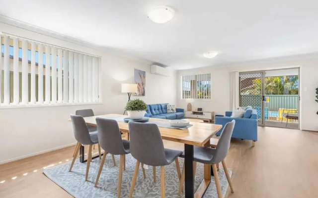 Hunter Home with POOL / CINEMA ROOM / PING PONG