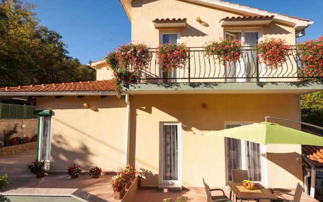 Scenic Holiday Home in Veprinac With Private Swimming Pool