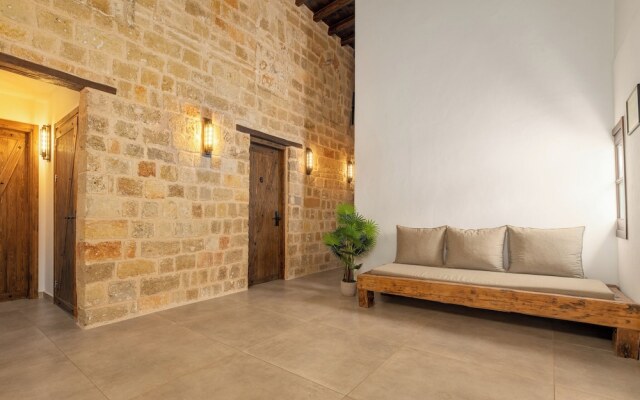 Ancient Knights Luxury Suites