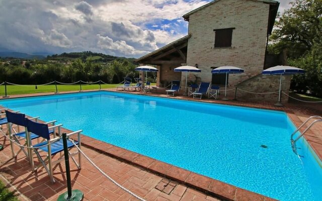 Exquisite Cottage in Marche with Swimming Pool