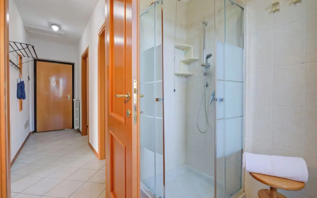 Julia's House With Lakeview and shared pool