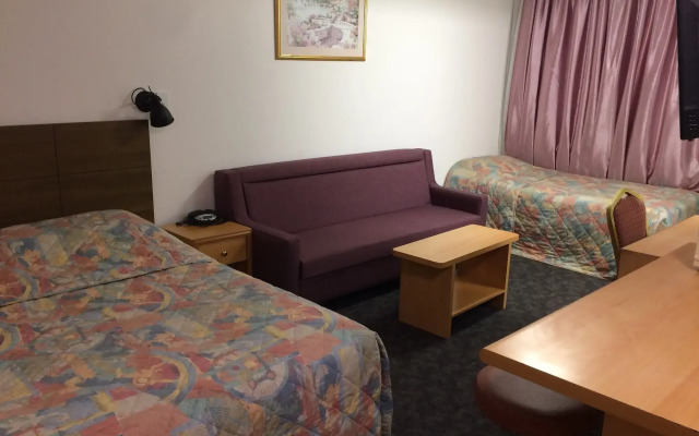 Edgecliff Lodge Motel