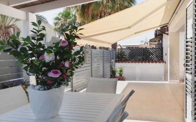 Phaedrus Living Luxury Botanic Residence