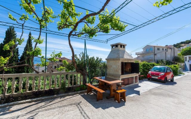 Nice Apartment in Duce With 2 Bedrooms and Wifi