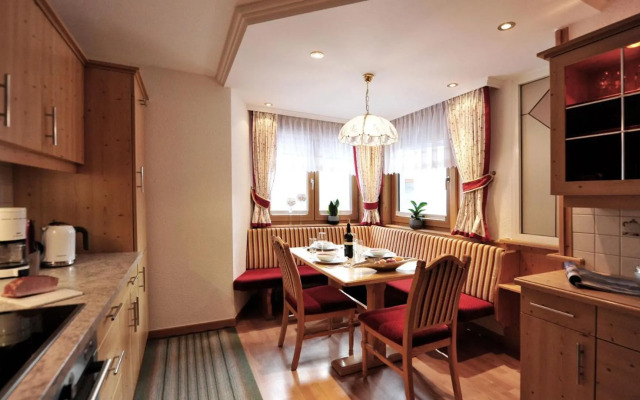 Mountain Apartments - living by Salner