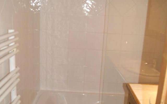 Apartment With 2 Bedrooms in Pralognan-la-vanoise, With Wonderful Moun