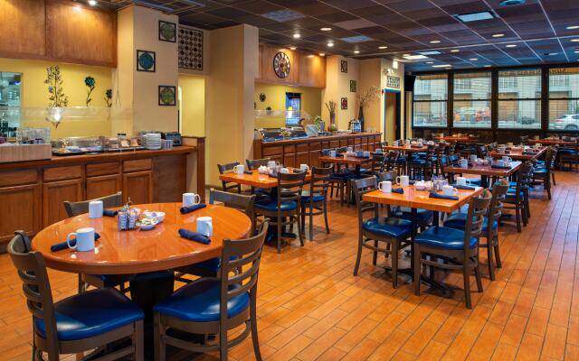 Holiday Inn & Suites Chicago - Downtown by IHG