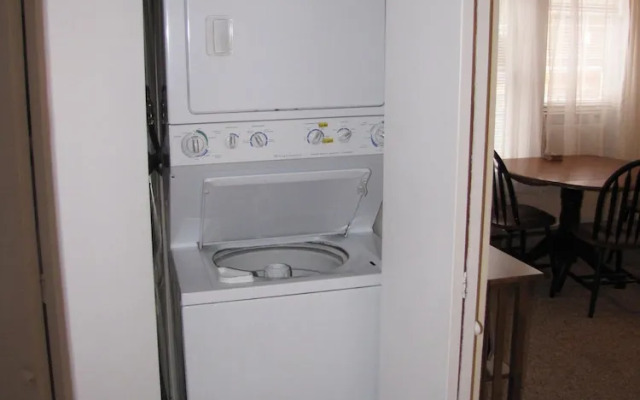 Tawsty Flower - Haines Suites