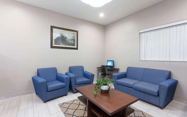 Super 8 by Wyndham Bakersfield South CA