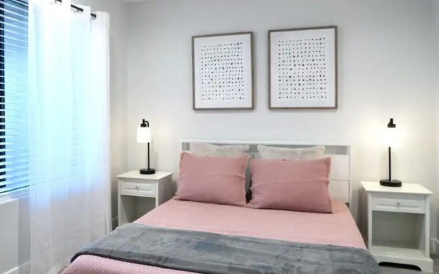 Beautiful 5-bdrm Vacation Home W/heated Pool !